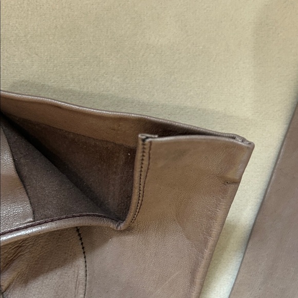 Elegant Brown Leather Gloves - Picture 4 of 4